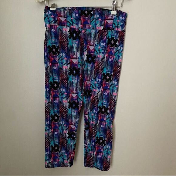Pants - Cropped Leggings Capris Patterned Multi-Color Athleisure Athletic Workout Casual
